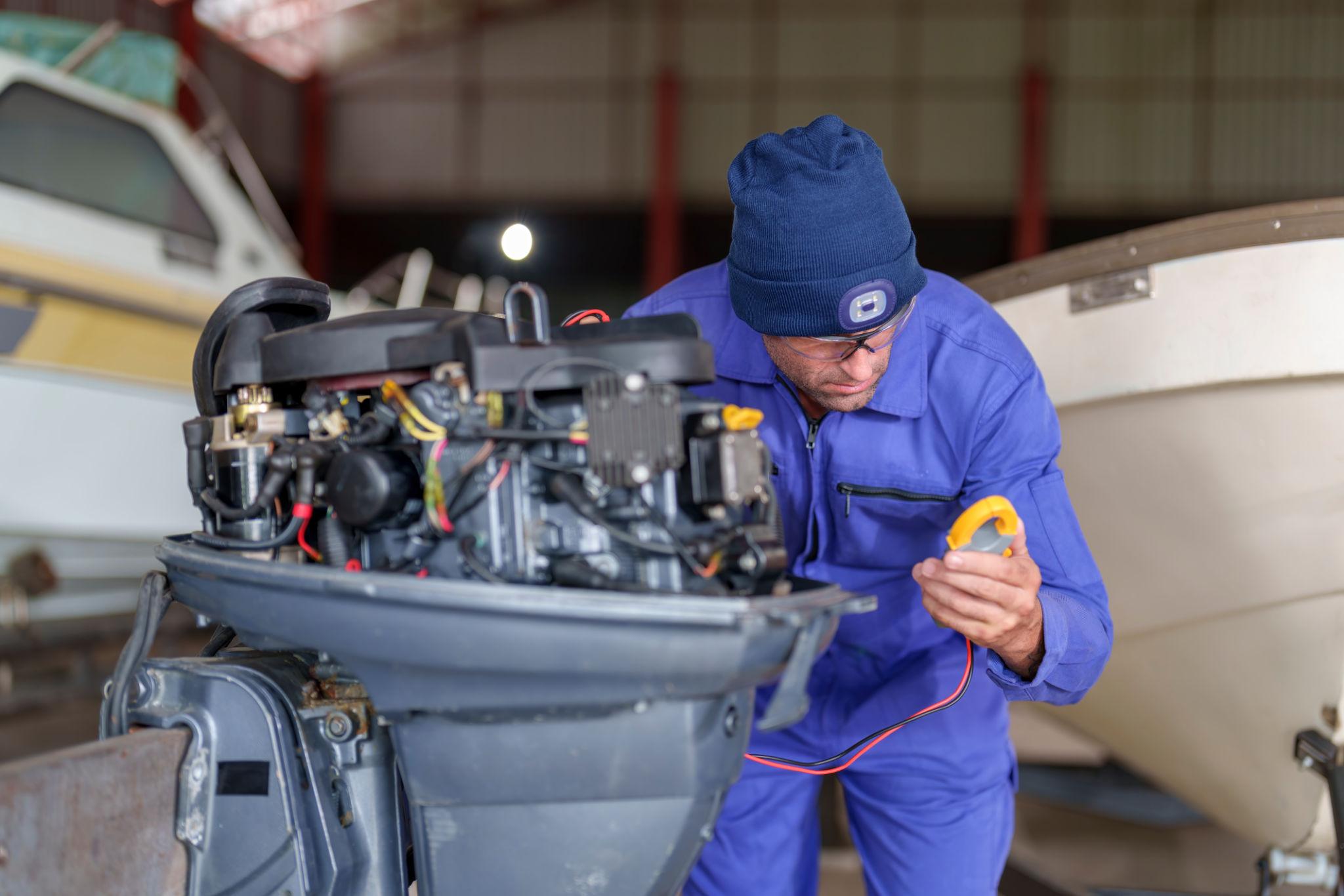You are currently viewing How to Maintain an Outboard Engine